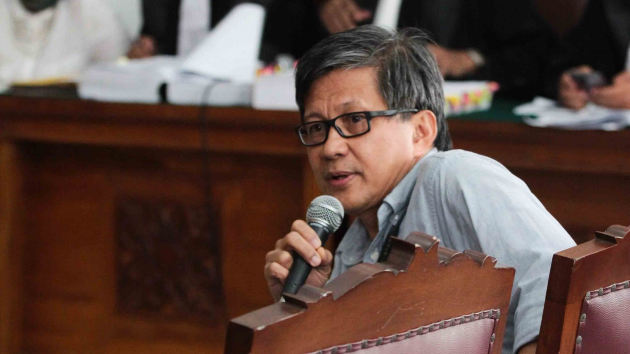 Tompi dan Rocky Gerung Salam Komando di Sidang Ratna