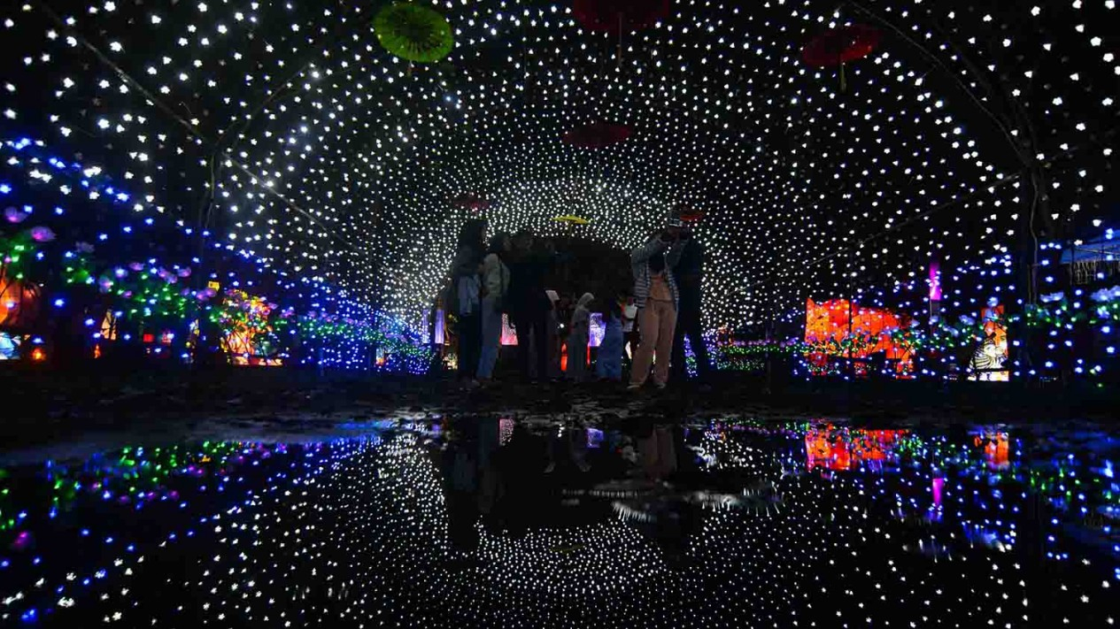 Indahnya Menikmati Pesona Taman Lampion