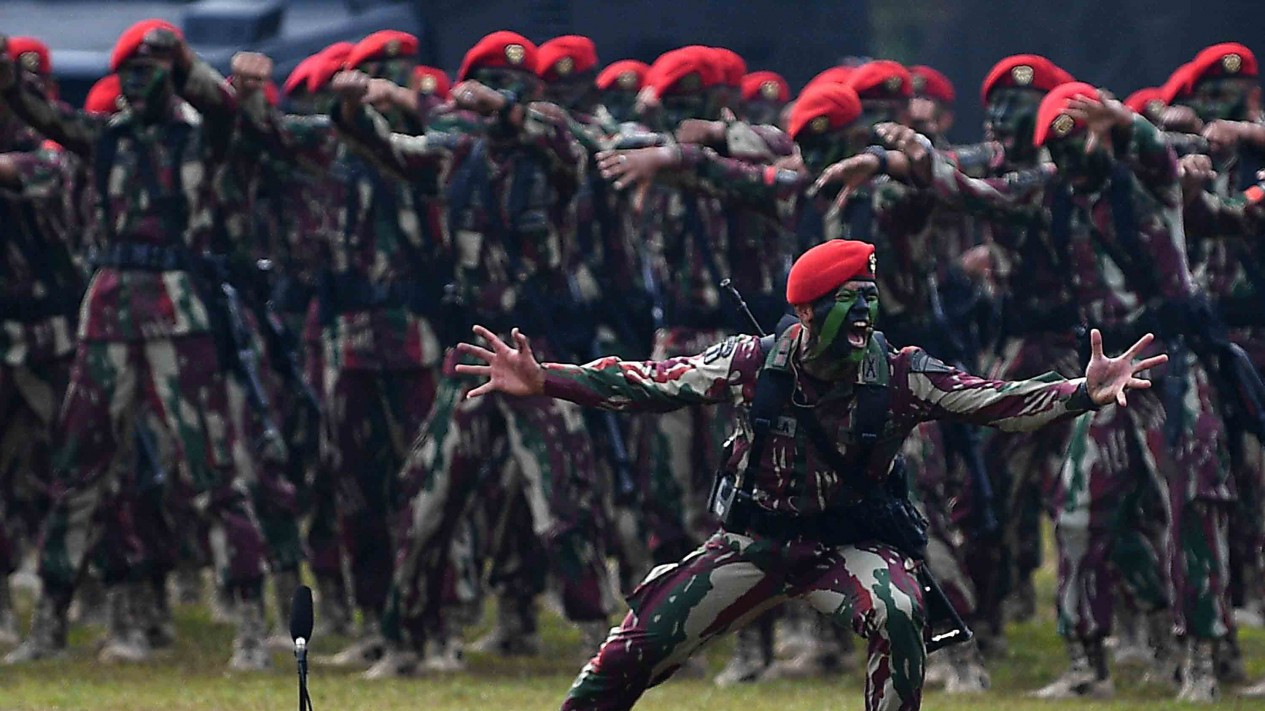 Atraksi Prajurit saat Peringatan HUT Ke-67 Kopassus