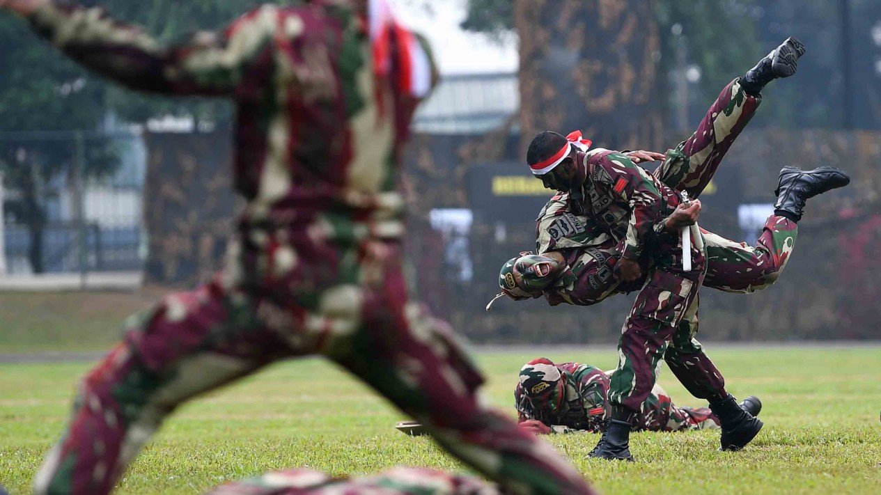 Atraksi Prajurit saat Peringatan HUT Ke-67 Kopassus
