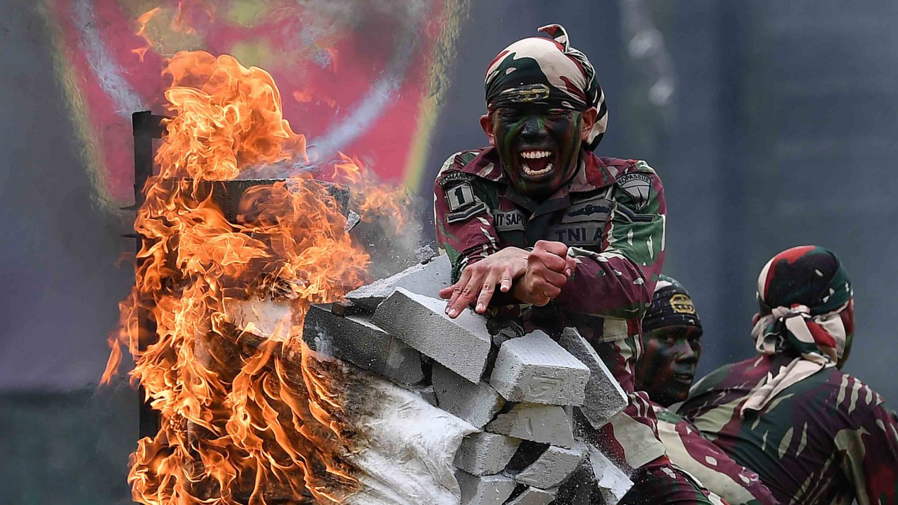 Atraksi Prajurit saat Peringatan HUT Ke-67 Kopassus