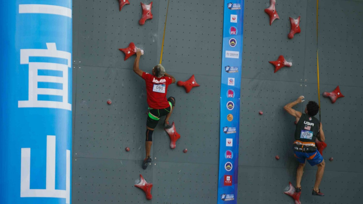 Aksi Atlet Panjat Tebing Indonesia Adu Cepat di Cina