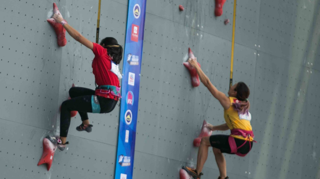 Aksi Atlet Panjat Tebing Indonesia Adu Cepat di Cina