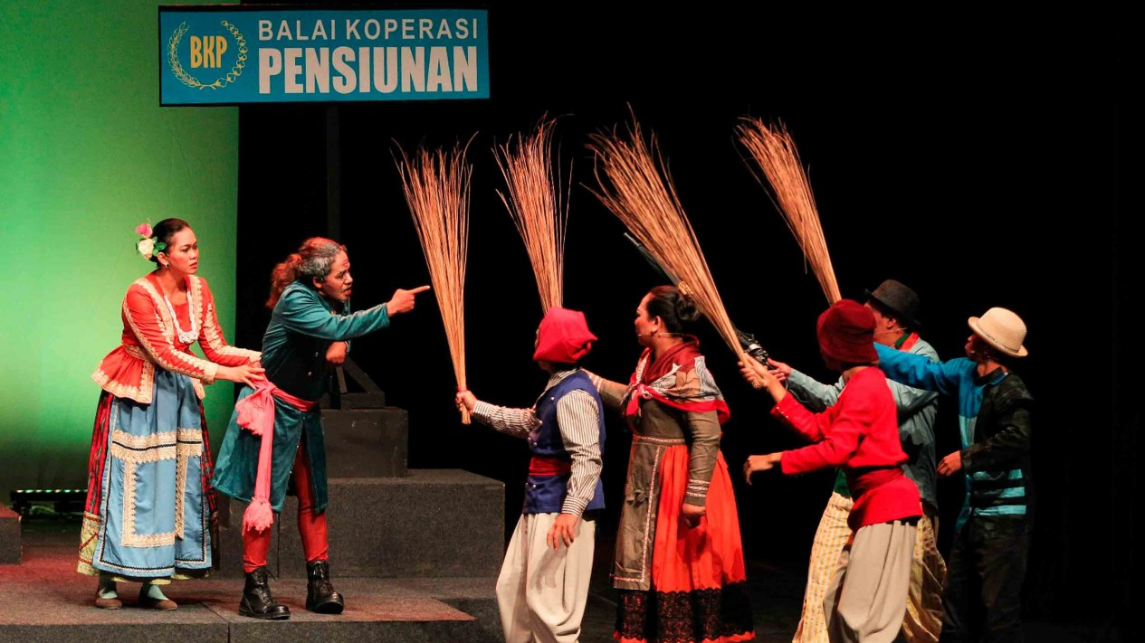 Pementasan Teater Gandrik, Para Pensiunan 2049