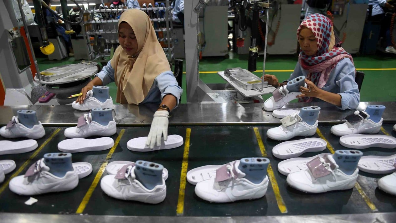 Melihat Produksi Sepatu Nike di Indonesia
