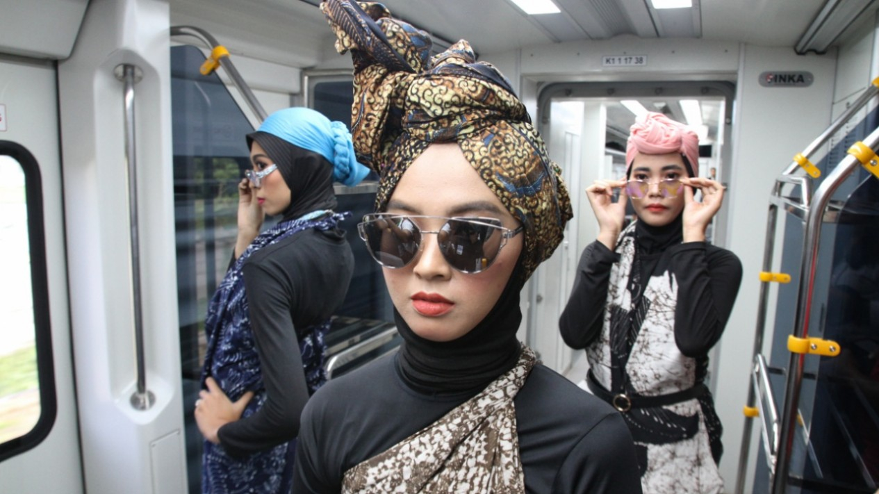 Unik, Fashion Show di Kereta Bandara