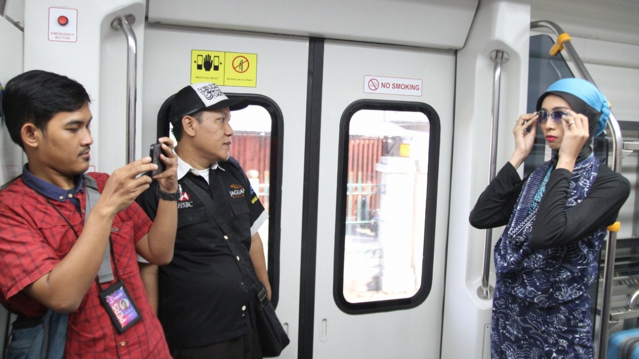 Unik, Fashion Show di Kereta Bandara