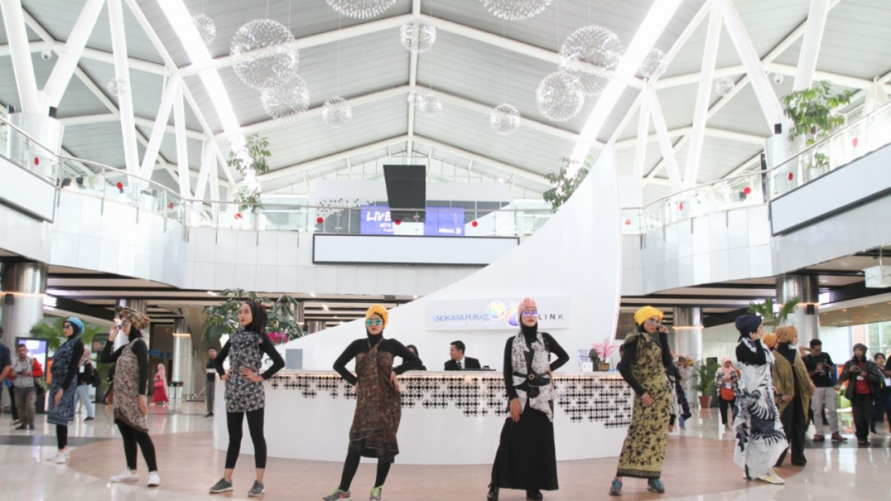 Unik, Fashion Show di Kereta Bandara