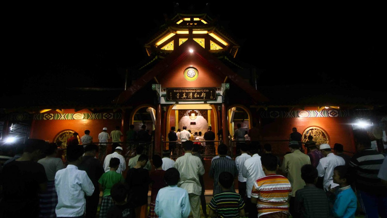 Salat Tawarih Pertama Umat Islam Indonesia
