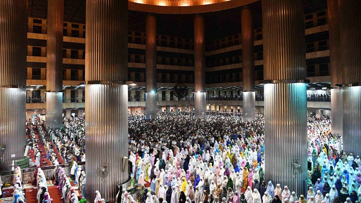 Salat Tawarih Pertama Umat Islam Indonesia