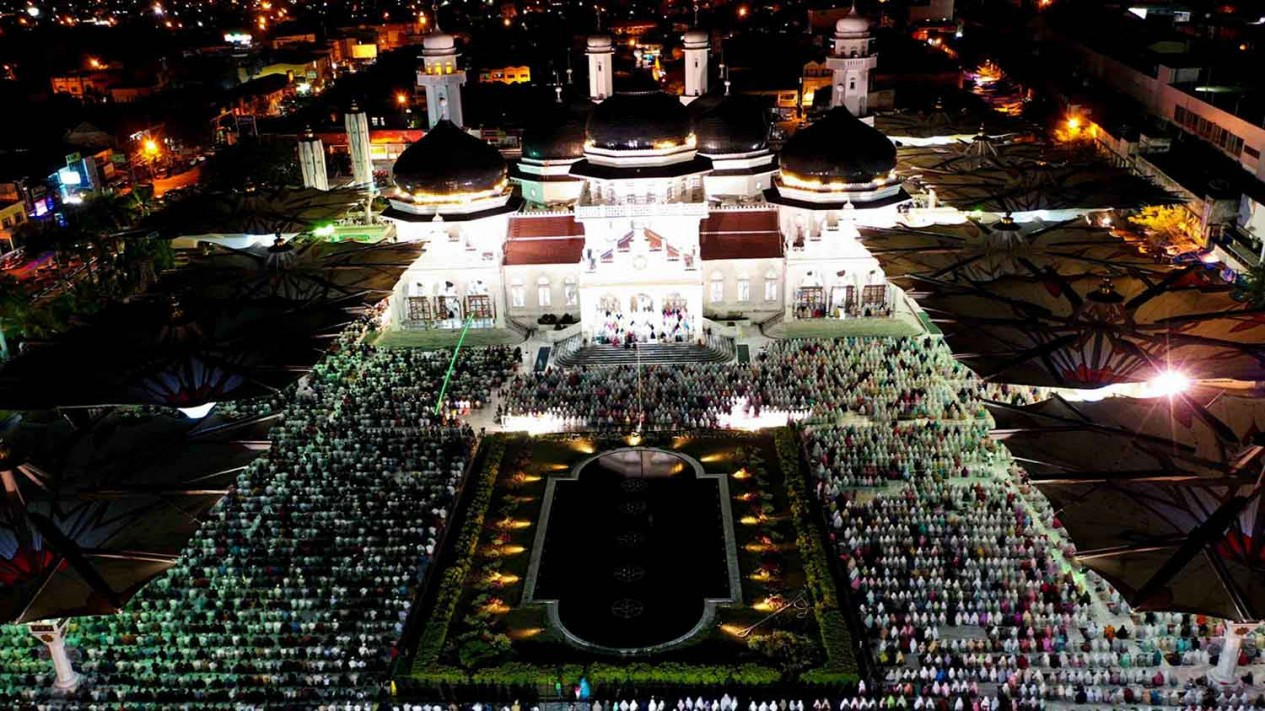 Salat Tawarih Pertama Umat Islam Indonesia