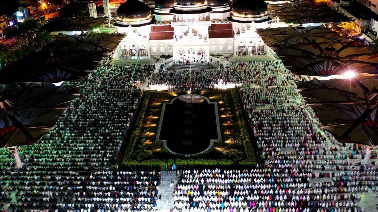 Salat Tawarih Pertama Umat Islam Indonesia