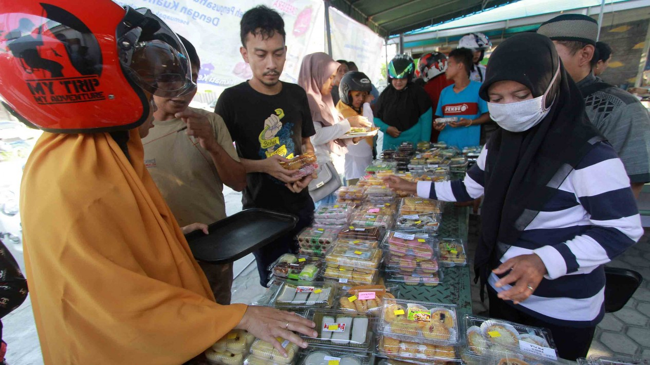 Ramainya Pasar-pasar Takjil di Indonesia