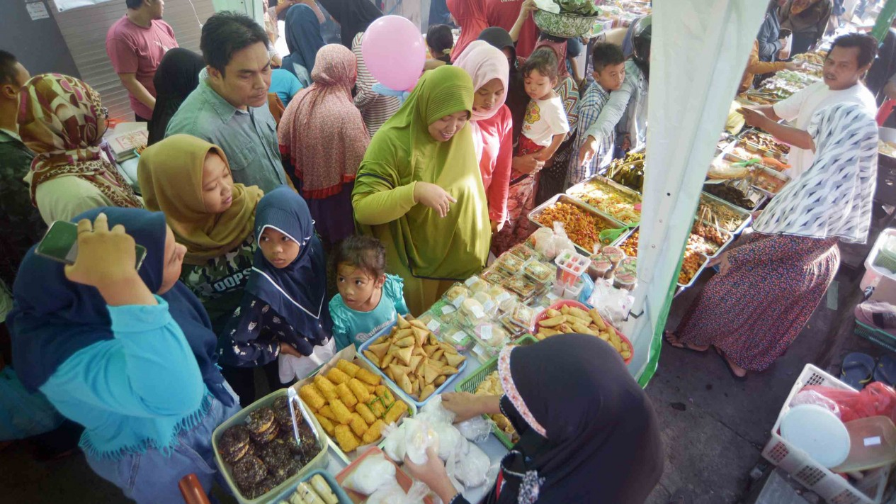 Ramainya Pasar-pasar Takjil di Indonesia