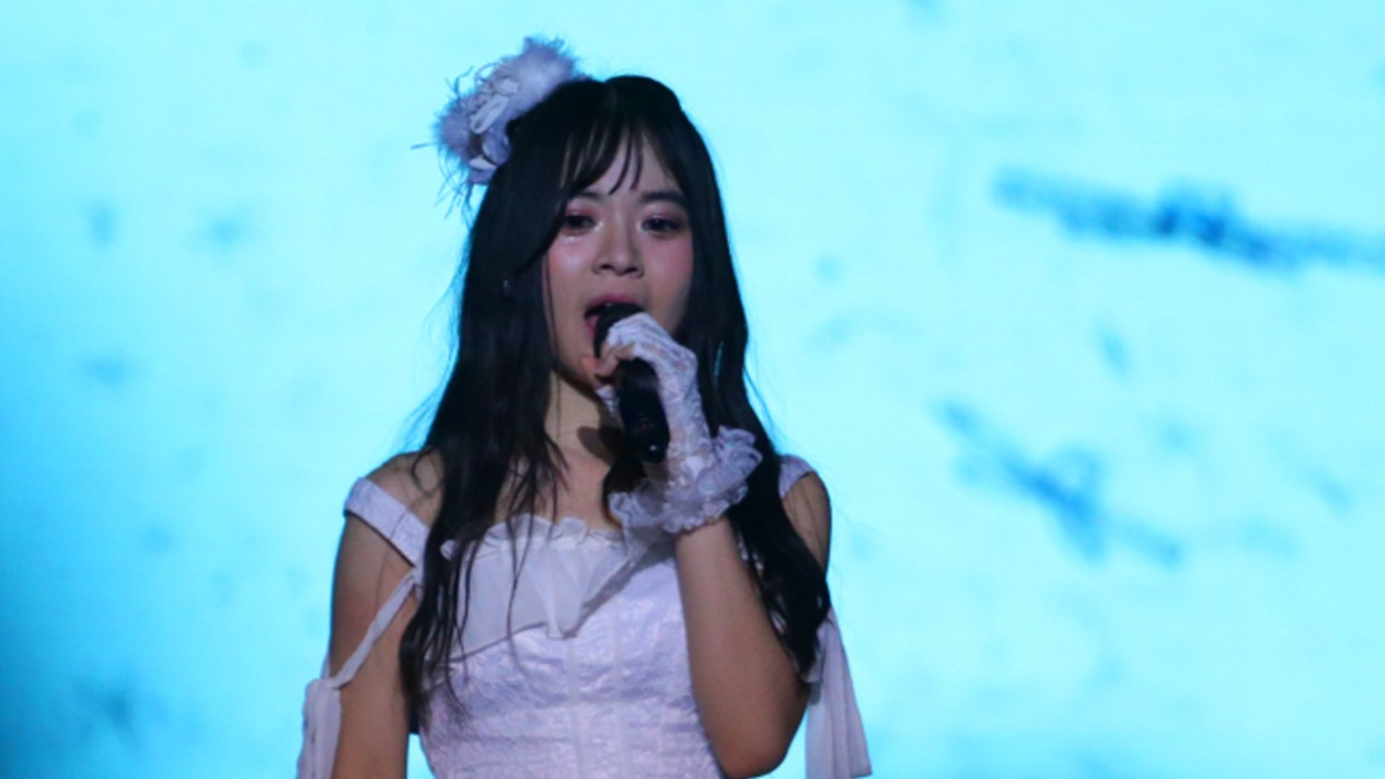 FOTO: Air Mata Yupi JKT48 di Konser Kelulusanya