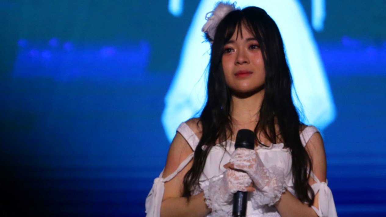 FOTO: Air Mata Yupi JKT48 di Konser Kelulusanya