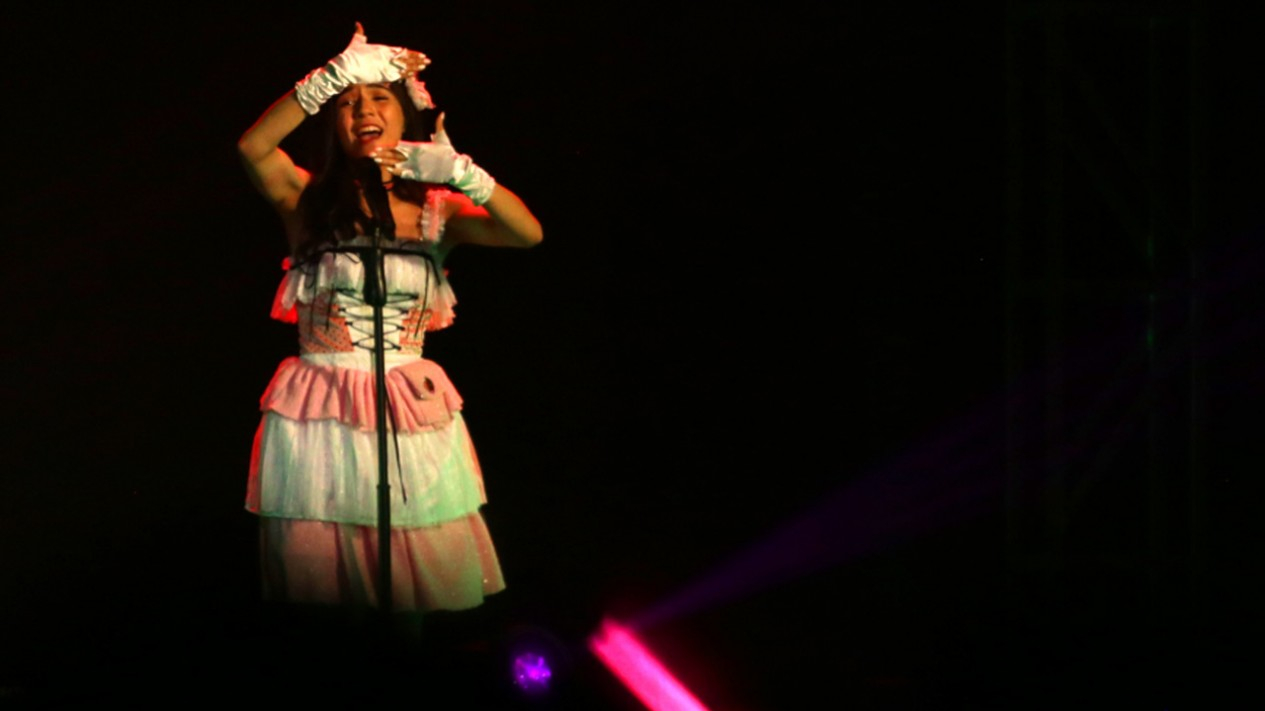 FOTO: Air Mata Yupi JKT48 di Konser Kelulusanya
