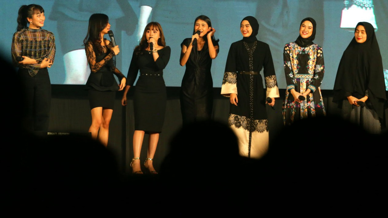 FOTO: Air Mata Yupi JKT48 di Konser Kelulusanya