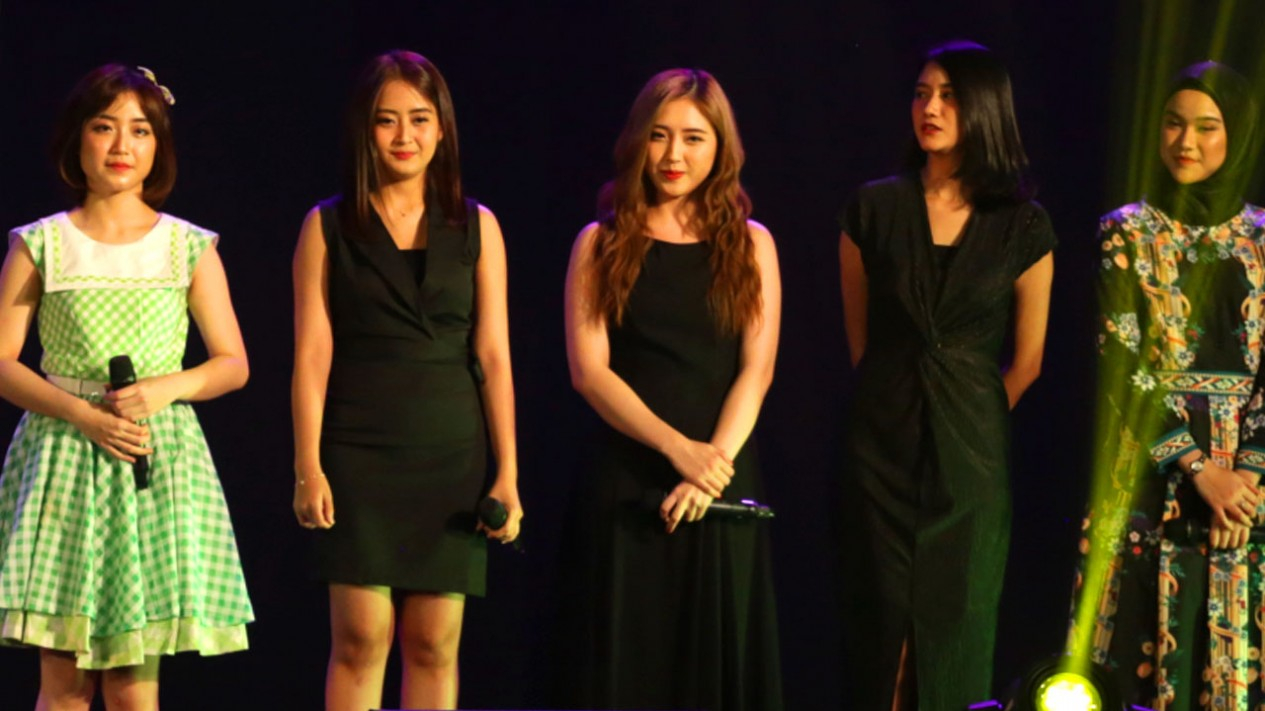 FOTO: Air Mata Yupi JKT48 di Konser Kelulusanya