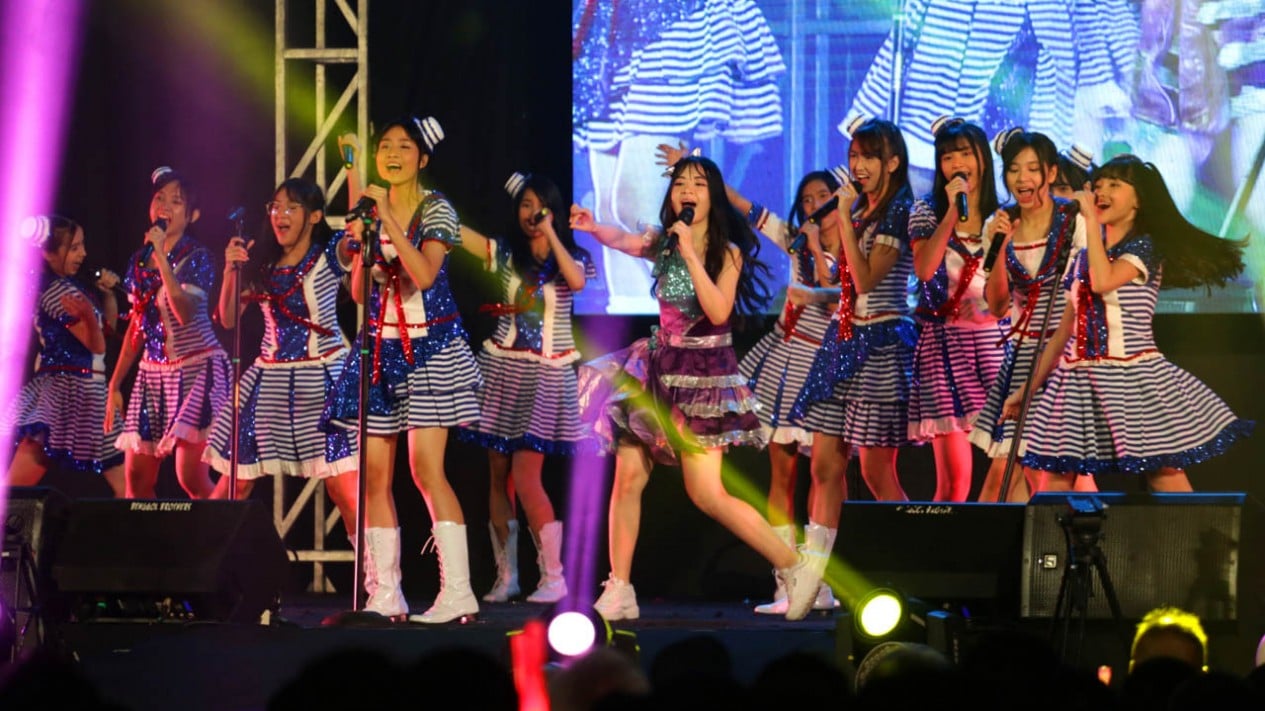 FOTO: Air Mata Yupi JKT48 di Konser Kelulusanya