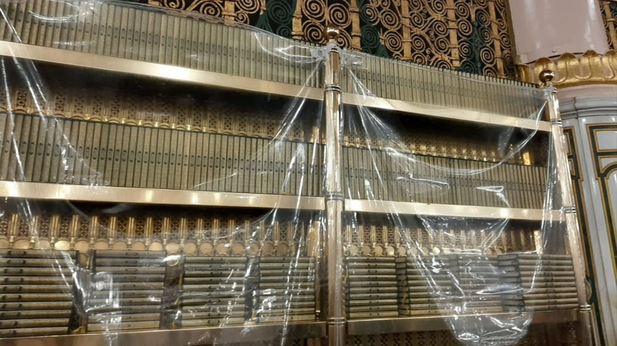 Padati Makam Rasulullah, Jemaah Haji Salat Arbain di Masjid