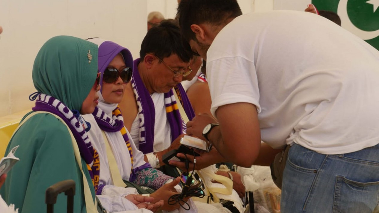 Penjaja Kartu Perdana Seluler Arab Saudi di Bandara Jeddah