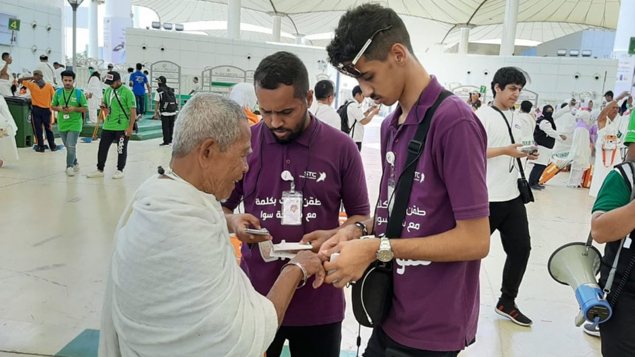 Penjaja Kartu Perdana Seluler Arab Saudi di Bandara Jeddah