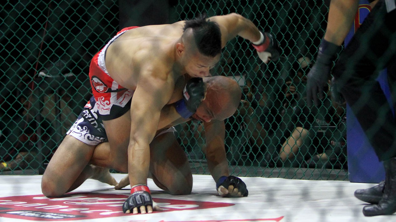 Kalahkan Ahong, Theo Ginting Juara Baru Kelas Welterweight