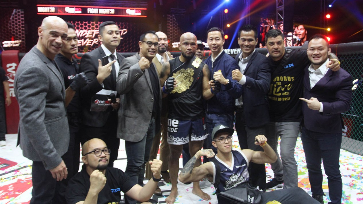 Kalahkan Ahong, Theo Ginting Juara Baru Kelas Welterweight
