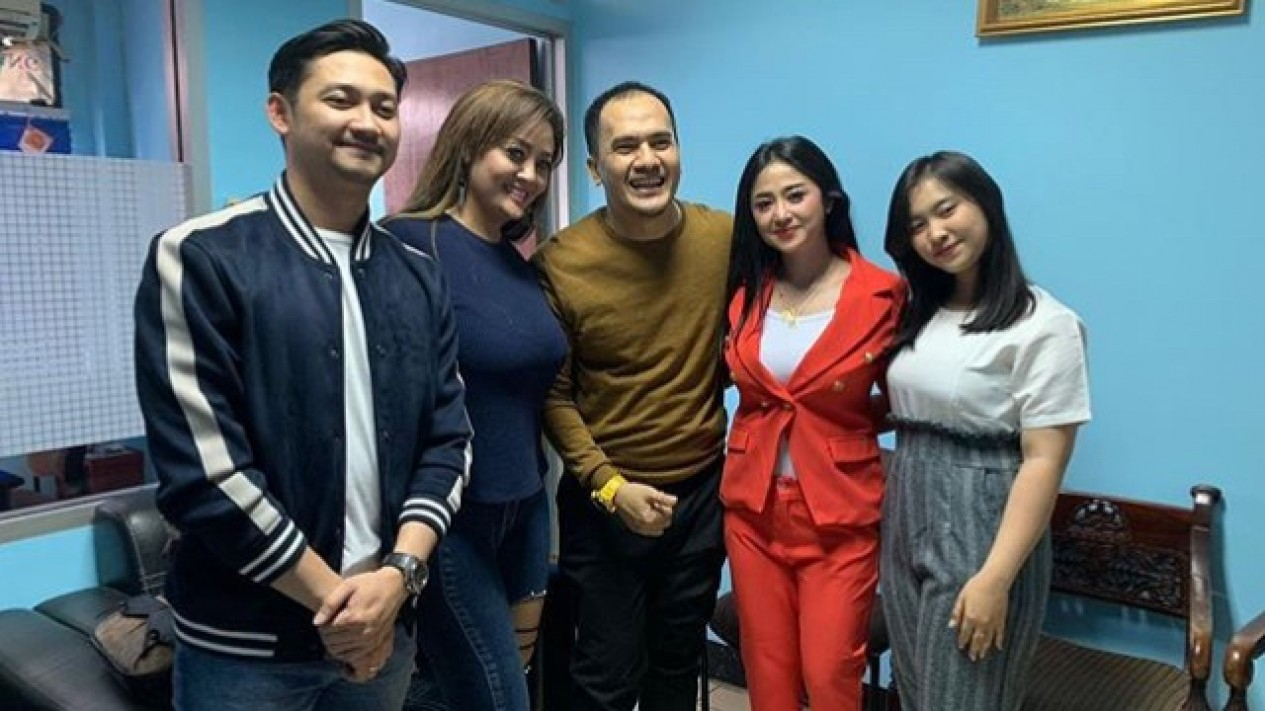 Potret Dewi Perssik Saat Ulang Tahun Saipul Jamil