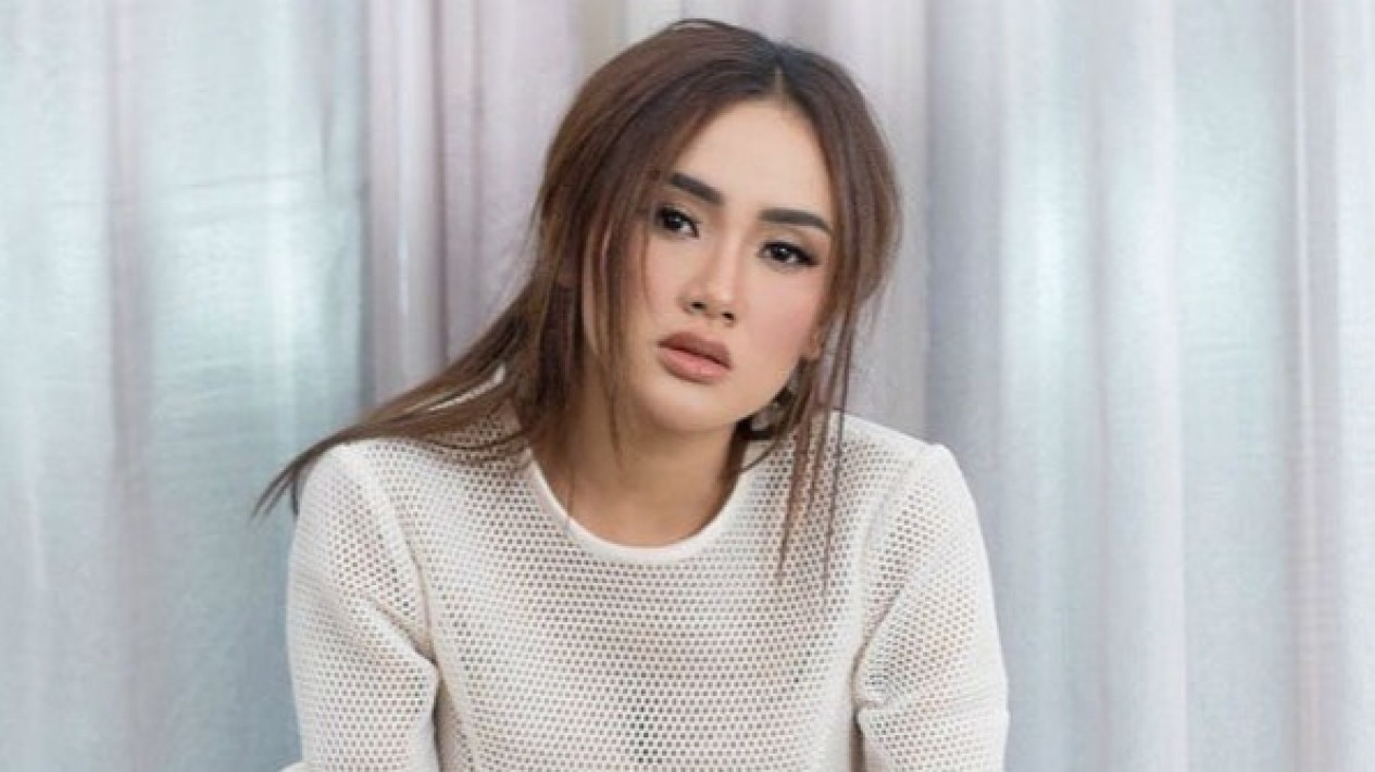 Sorot Mata Tajam Cita Citata Ini Bikin Pria Penasaran