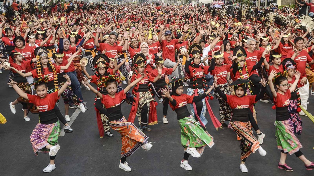 Flash Mob Tarian Daerah "Tunjukkan Indonesiamu"