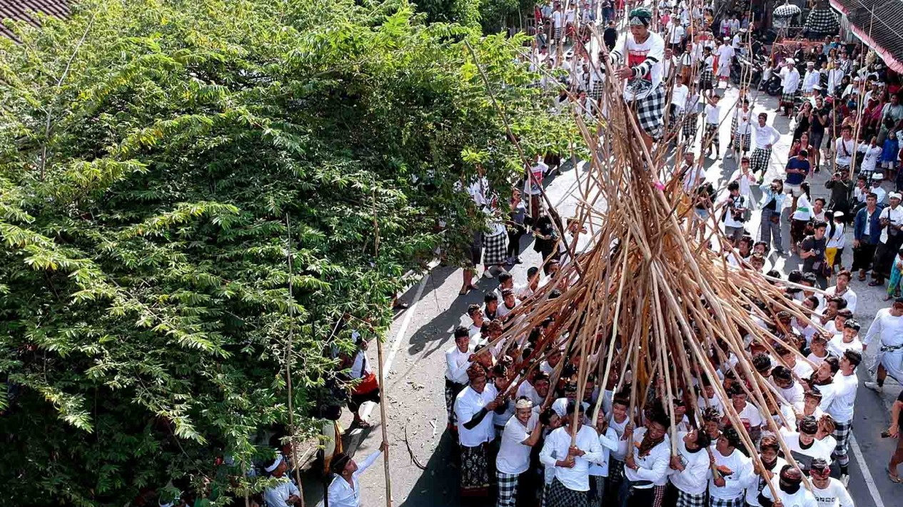 Mekotek, Tradisi Tolak Bala di Bali