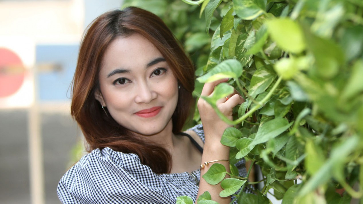 Ketika Senyum Manis Nona Noni Bikin Heboh Kantor JagoDangdut