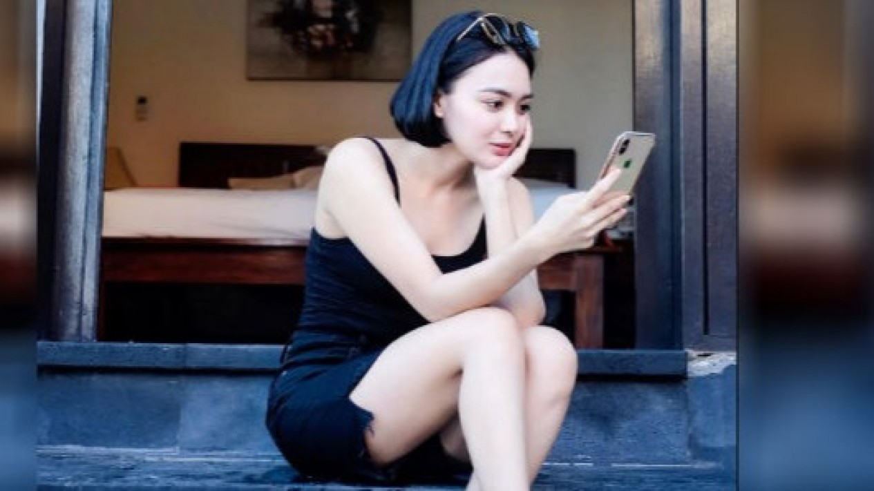 Pakai Hitam, Pesona Wika Salim Bikin Enggak Tahan