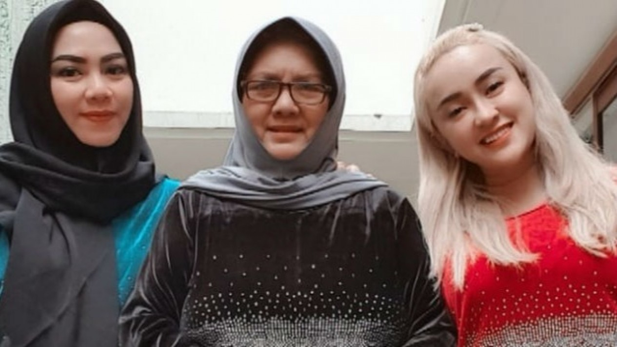 Lihat Penampilan Artis Dangdut saat Idul Adha