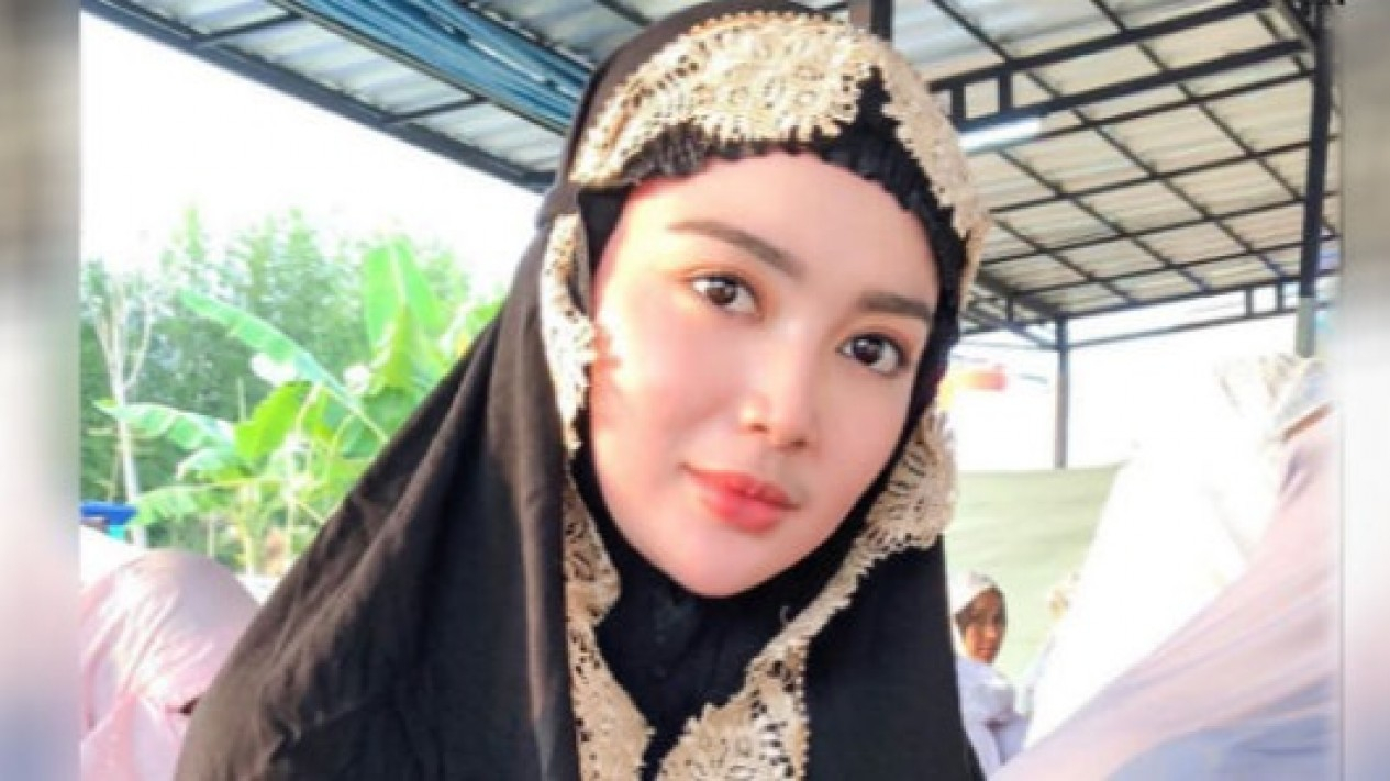 Lihat Penampilan Artis Dangdut saat Idul Adha