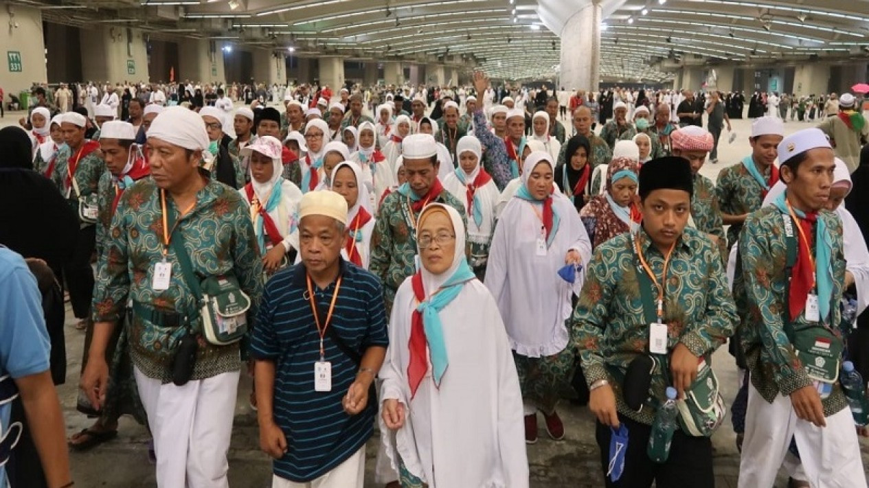 Jemaah Haji Melaksanakan Lempar Jumrah Ula, Wustha dan Aqoba