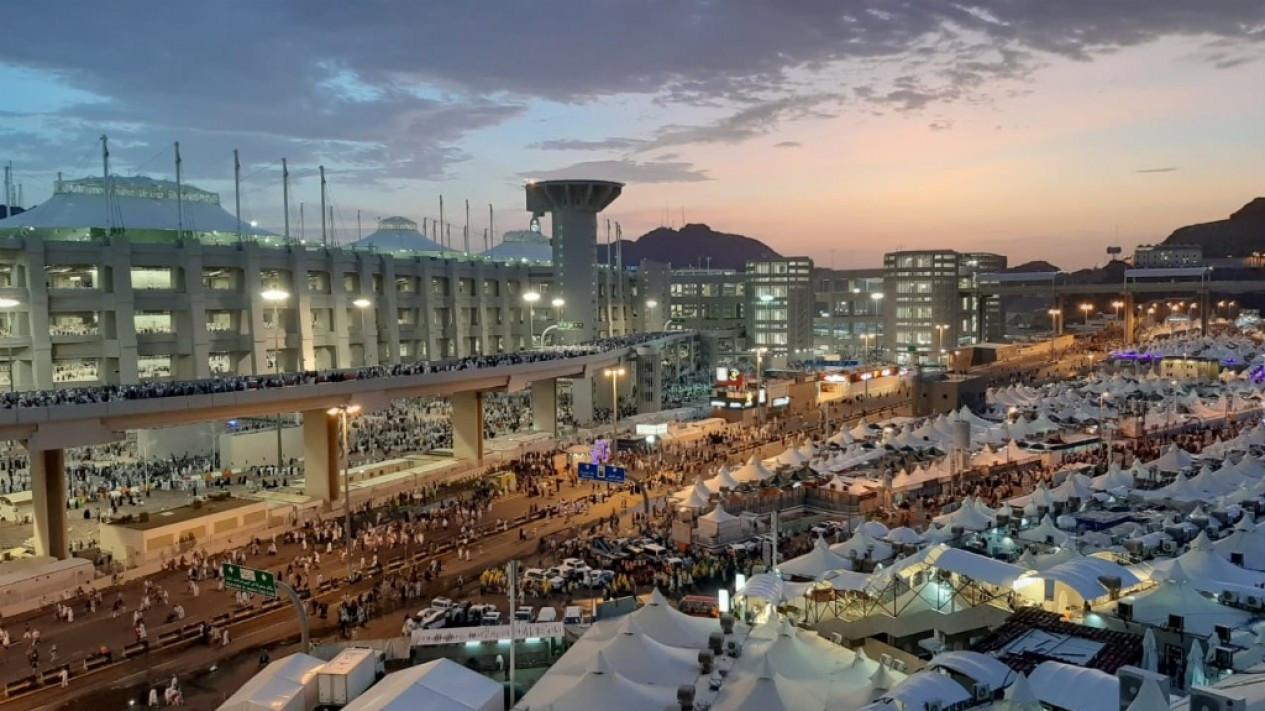 Jemaah Haji Melaksanakan Lempar Jumrah Ula, Wustha dan Aqoba