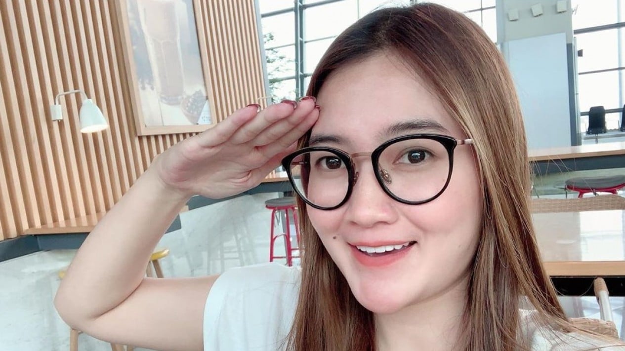 Berbagai Macam Gaya Penyanyi Dangdut saat 17 Agustus