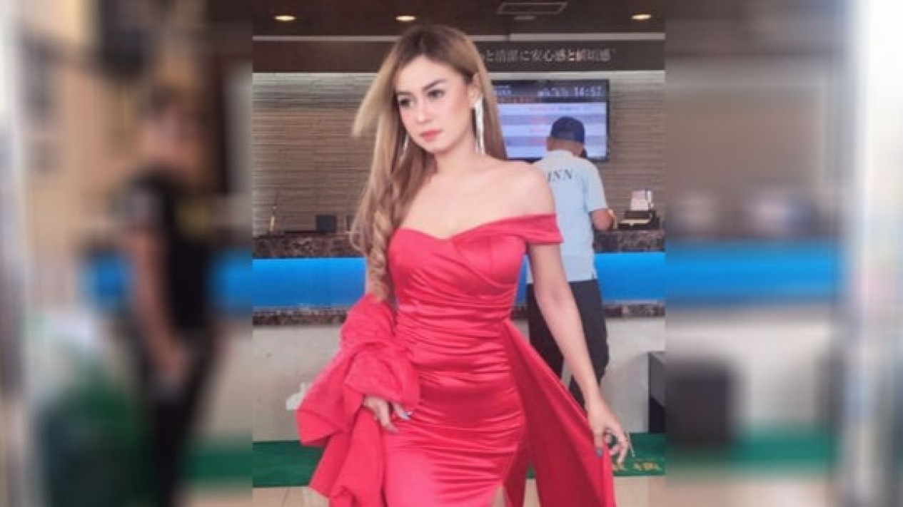 Pose Menantang Rheyna Morena Bikin Deg-degan