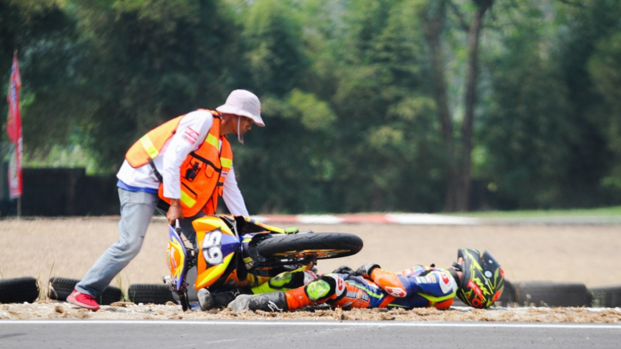 Herjun AF Menangi Duel Sengit di Race 1 Kelas Novice