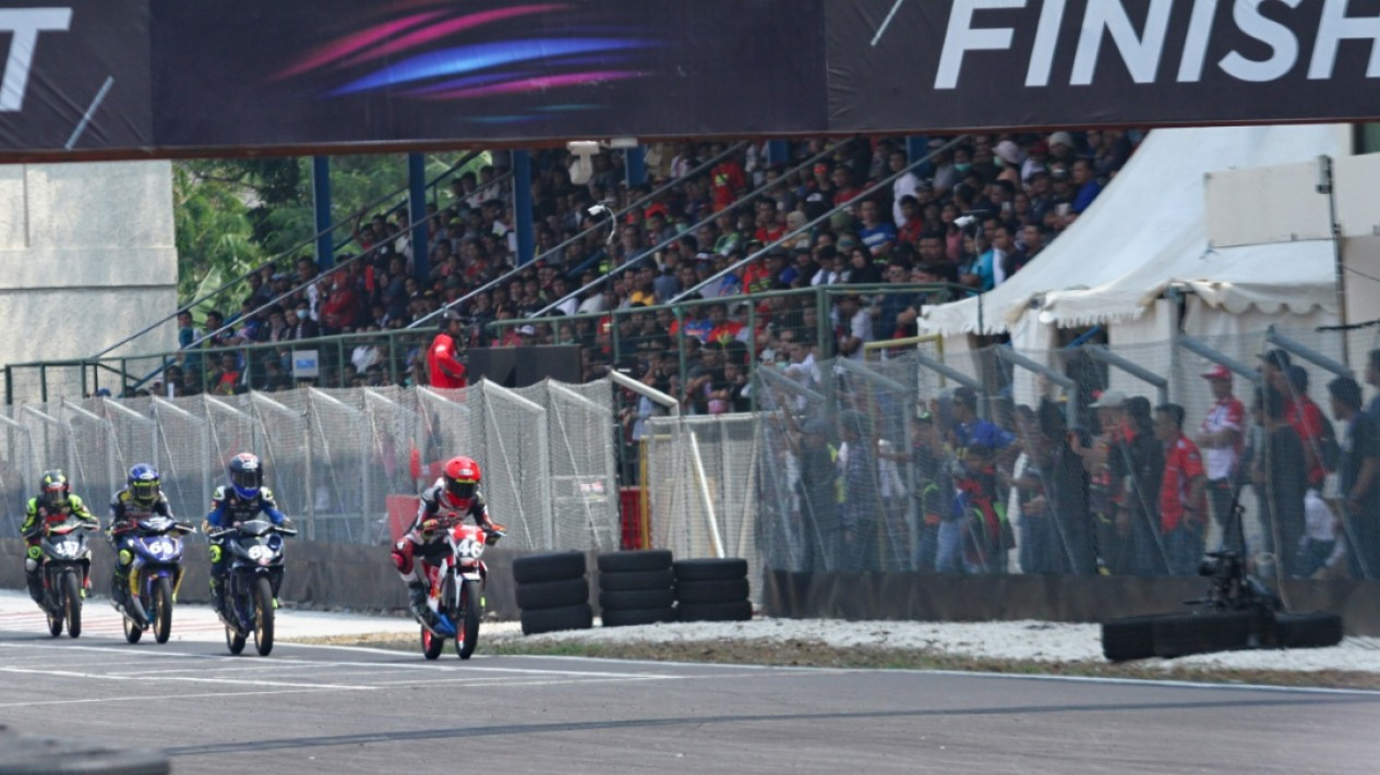 Herjun AF Menangi Duel Sengit di Race 1 Kelas Novice