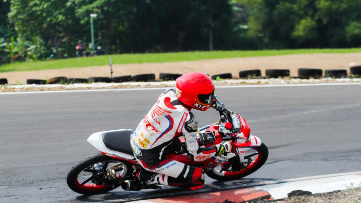 Herjun AF Menangi Duel Sengit di Race 1 Kelas Novice