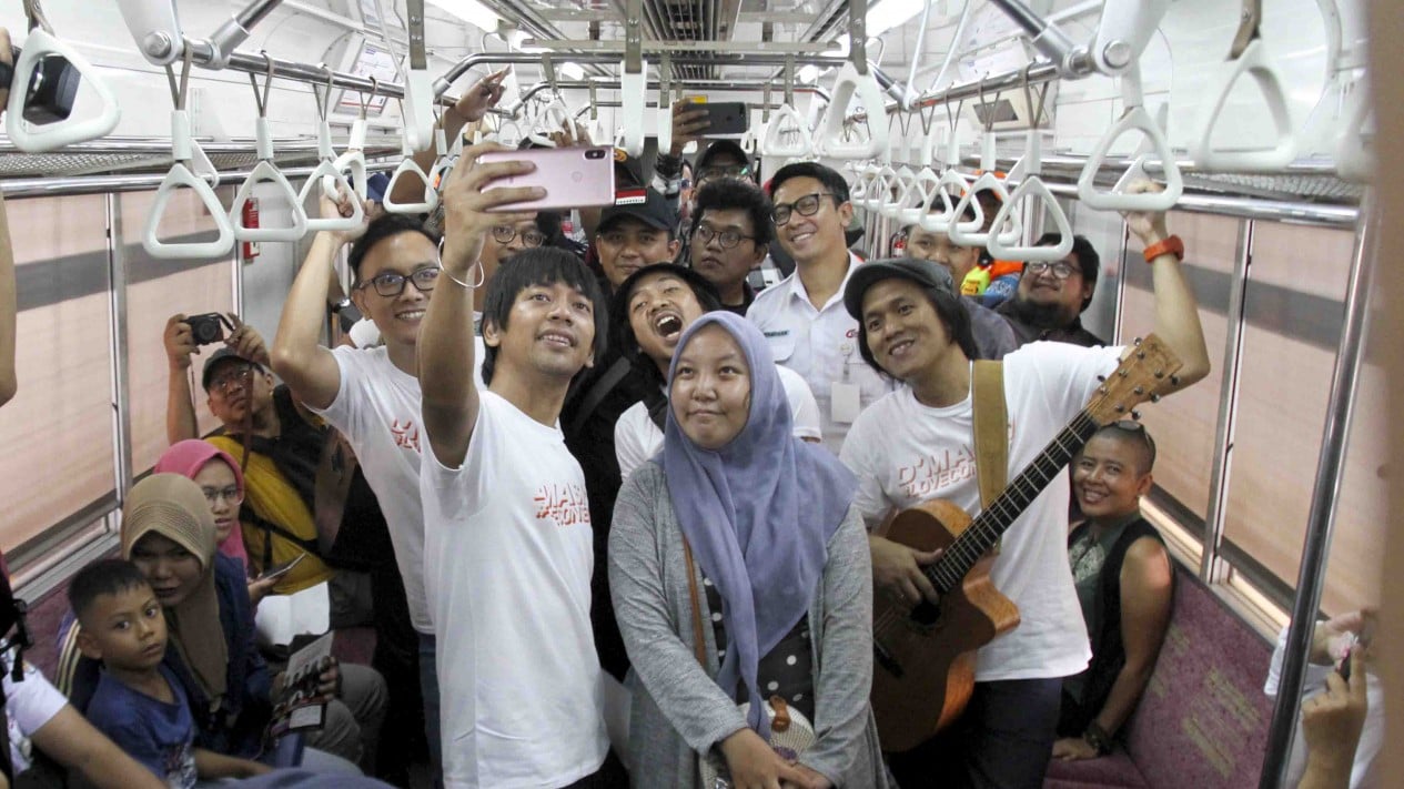 Hari Pelanggan Nasional, D'Masiv Hibur Pelanggan Setia KRL