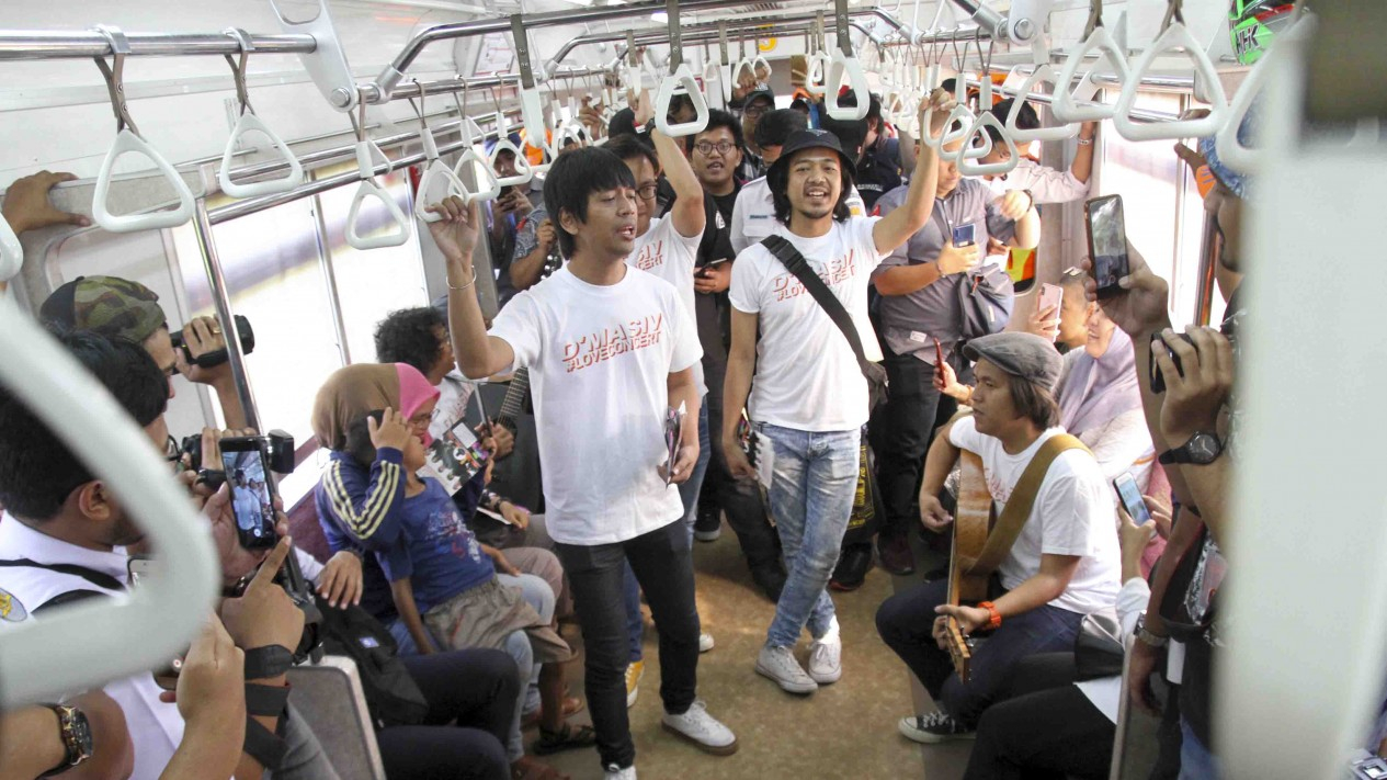 Hari Pelanggan Nasional, D'Masiv Hibur Pelanggan Setia KRL