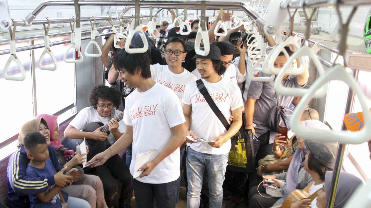 Hari Pelanggan Nasional, D'Masiv Hibur Pelanggan Setia KRL
