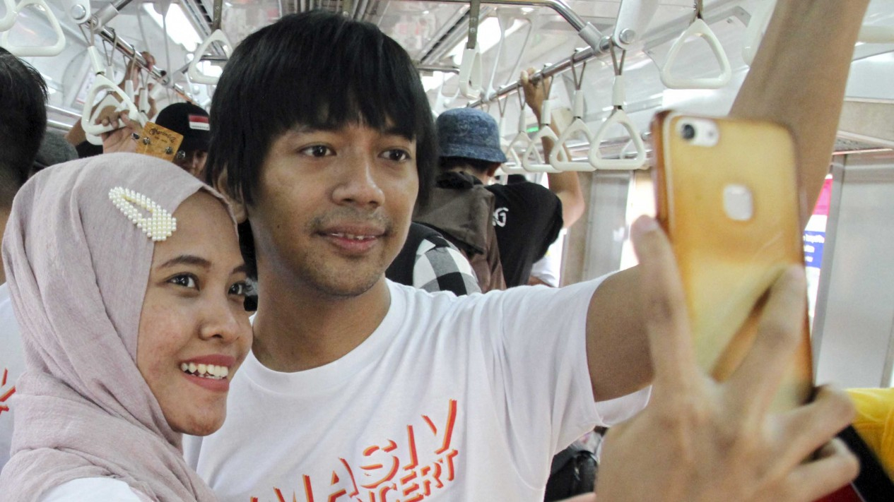 Hari Pelanggan Nasional, D'Masiv Hibur Pelanggan Setia KRL