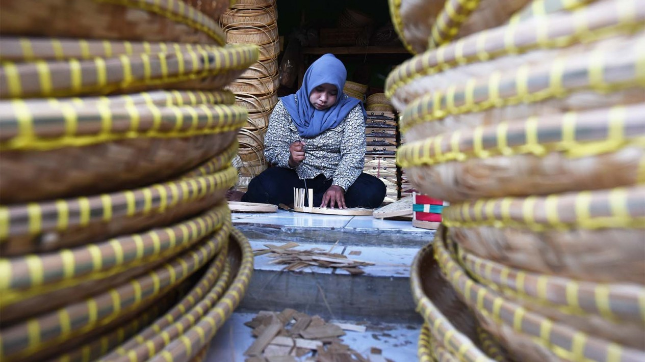 Kreasi Perlengkapan Rumah Tangga dari Bambu Alam