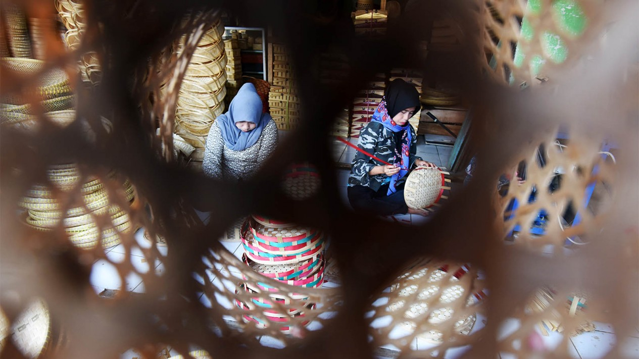 Kreasi Perlengkapan Rumah Tangga dari Bambu Alam